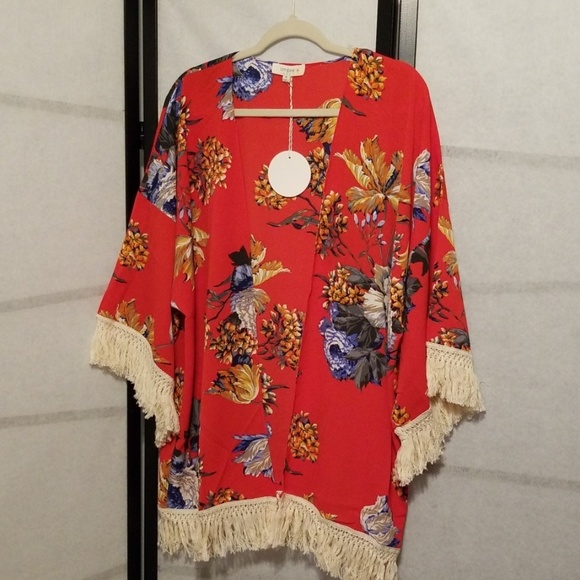 Plus size red floral kimona with fringe - Picture 4 of 5